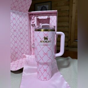 STANLEY + LoveShackFancy 40oz Quencher Tumbler * BABY BOW PINK PEPPERMINT